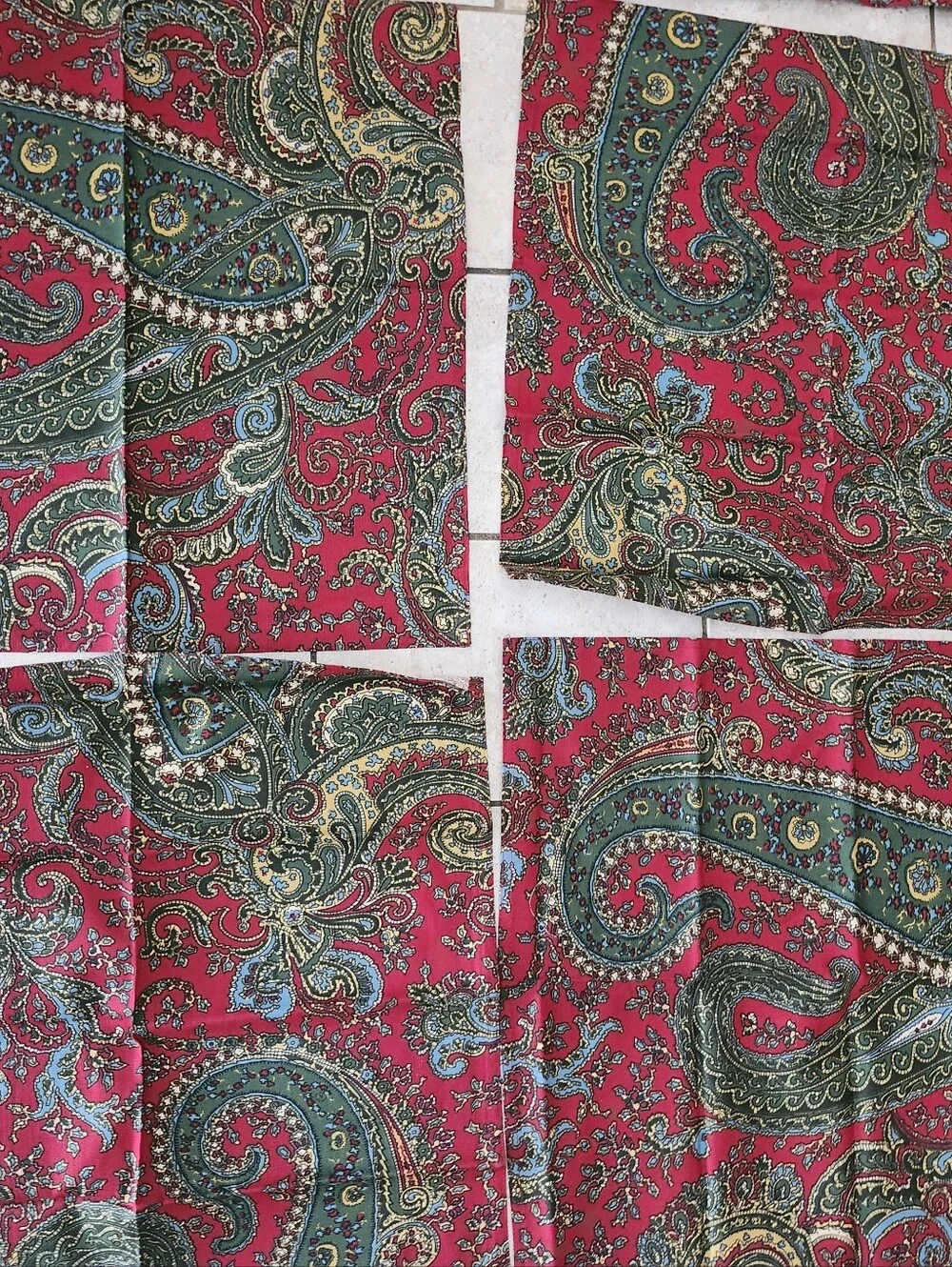Lauren Ralph Lauren Bridgette Paisley Linen Tablecloth & 8 Matching Linens Set